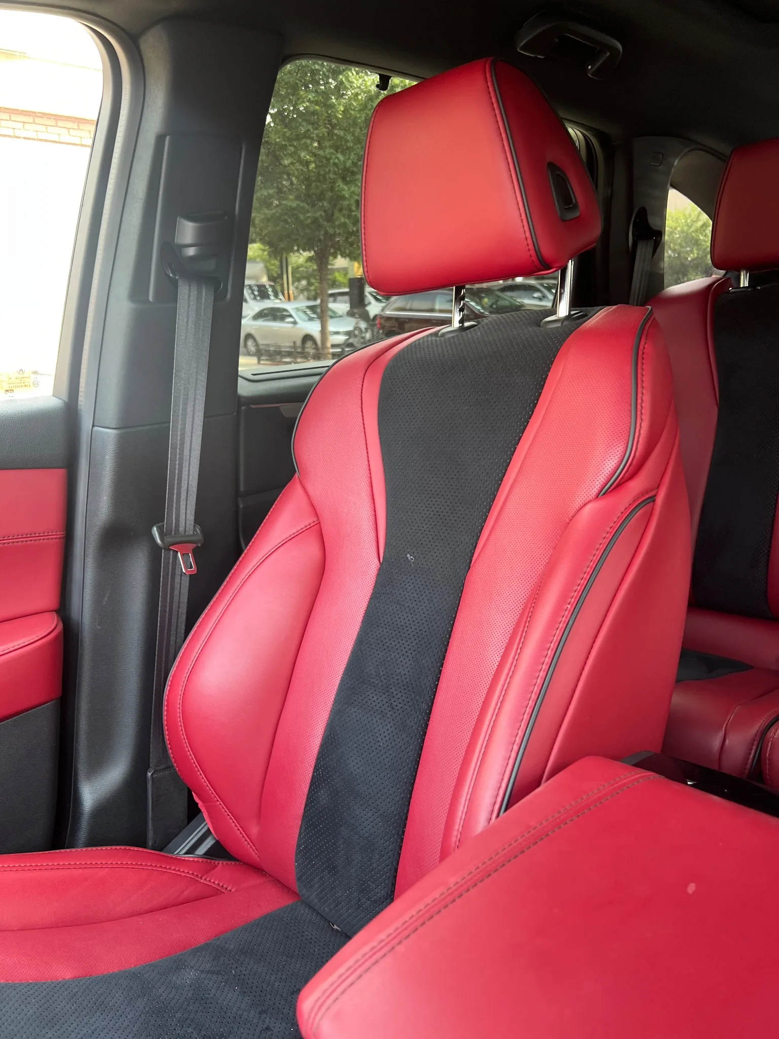 Black/red interior of Acura MDX