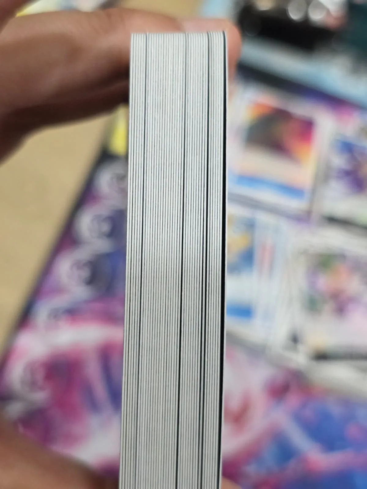 Few millimeters difference between cards of different colors