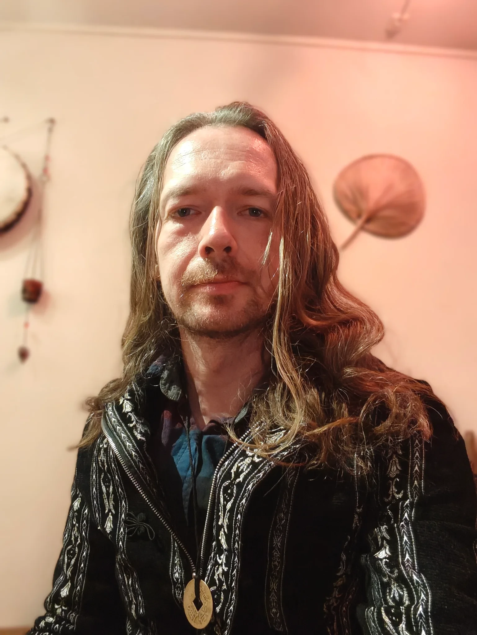 JingJunMa requested a pic of my long hair a while ago, so here it is, along with a newly acquired vampire like outfit.